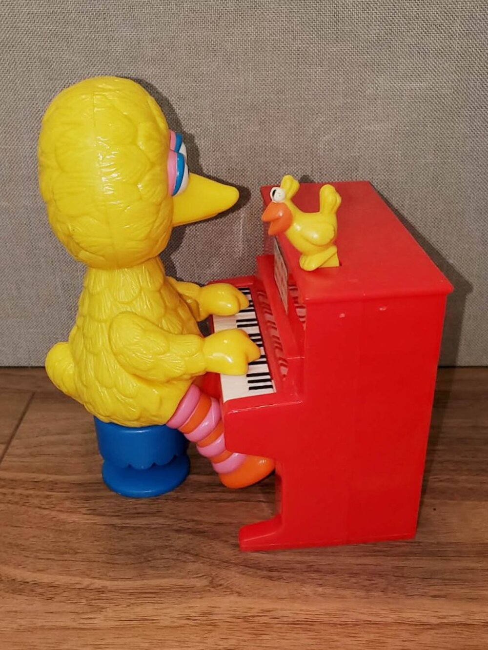 Vintage Illco Sesame Street Big Bird Wind-Up Piano Music Box